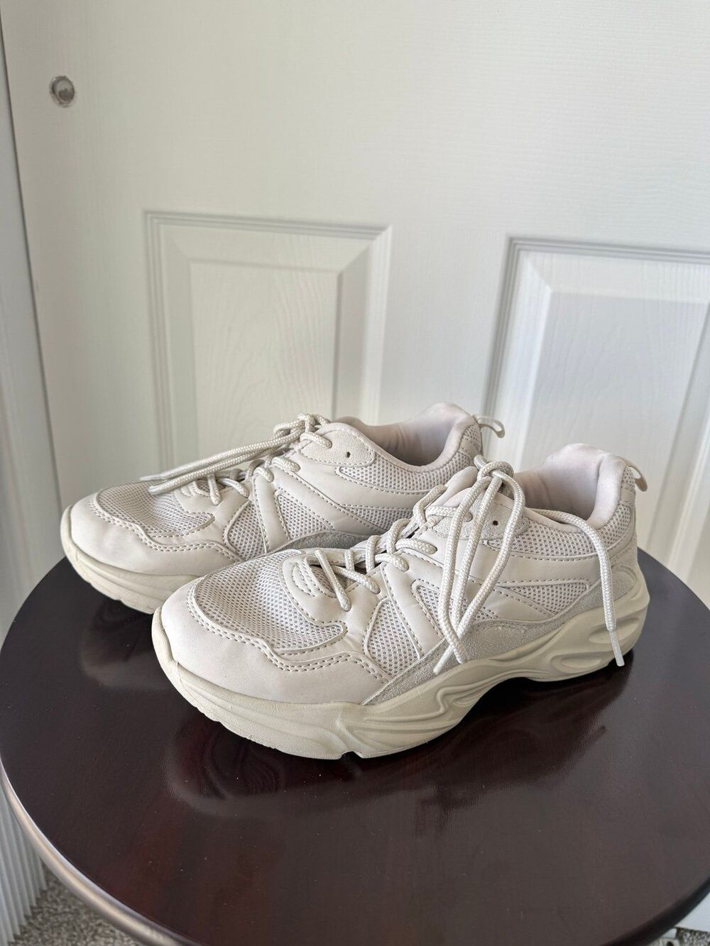 lightweight chunky sneaker
